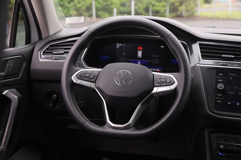 Volkswagen Tiguan Vehicle Image 24