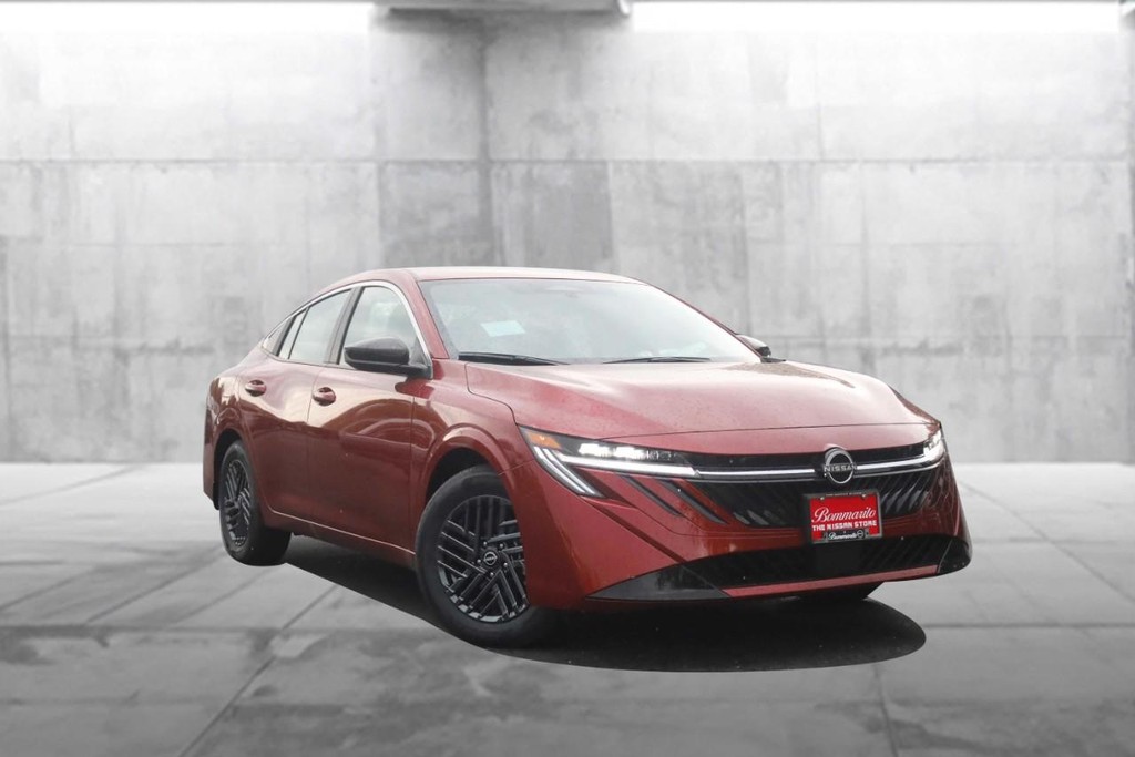 Nissan Sentra Vehicle Image 02