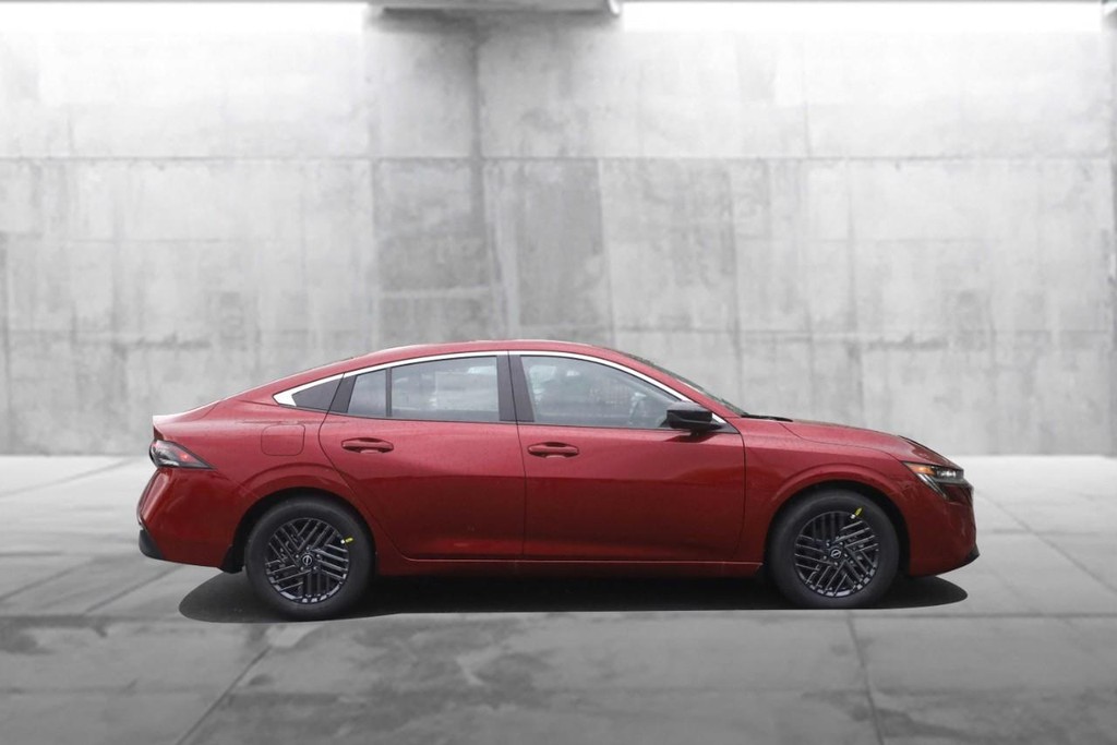 Nissan Sentra Vehicle Image 05