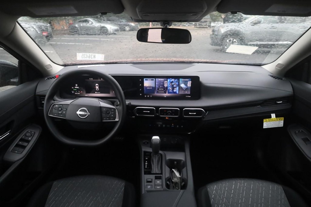 Nissan Sentra Vehicle Image 07