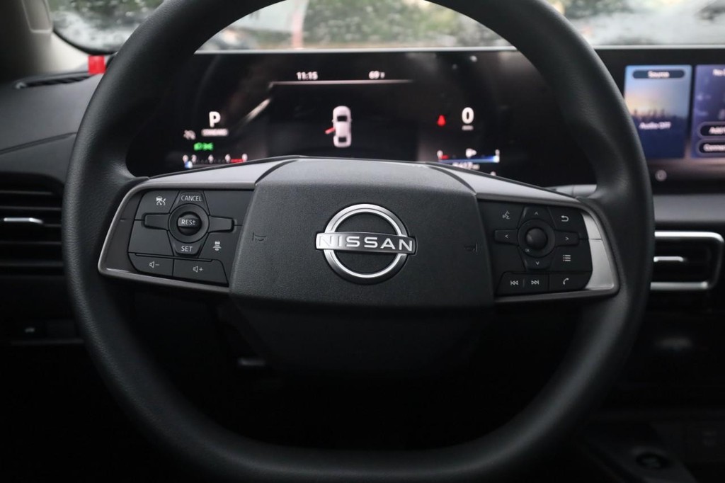 Nissan Sentra Vehicle Image 08