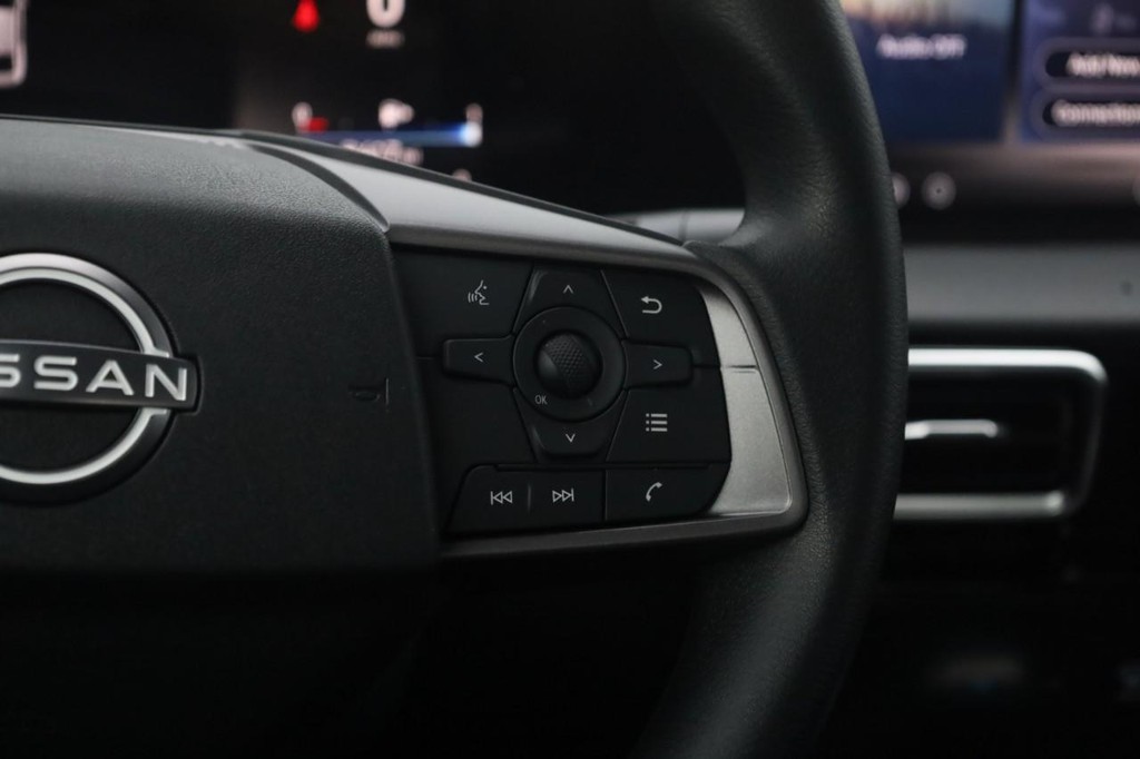 Nissan Sentra Vehicle Image 09