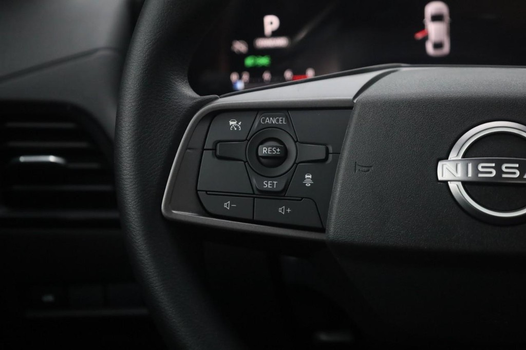 Nissan Sentra Vehicle Image 10