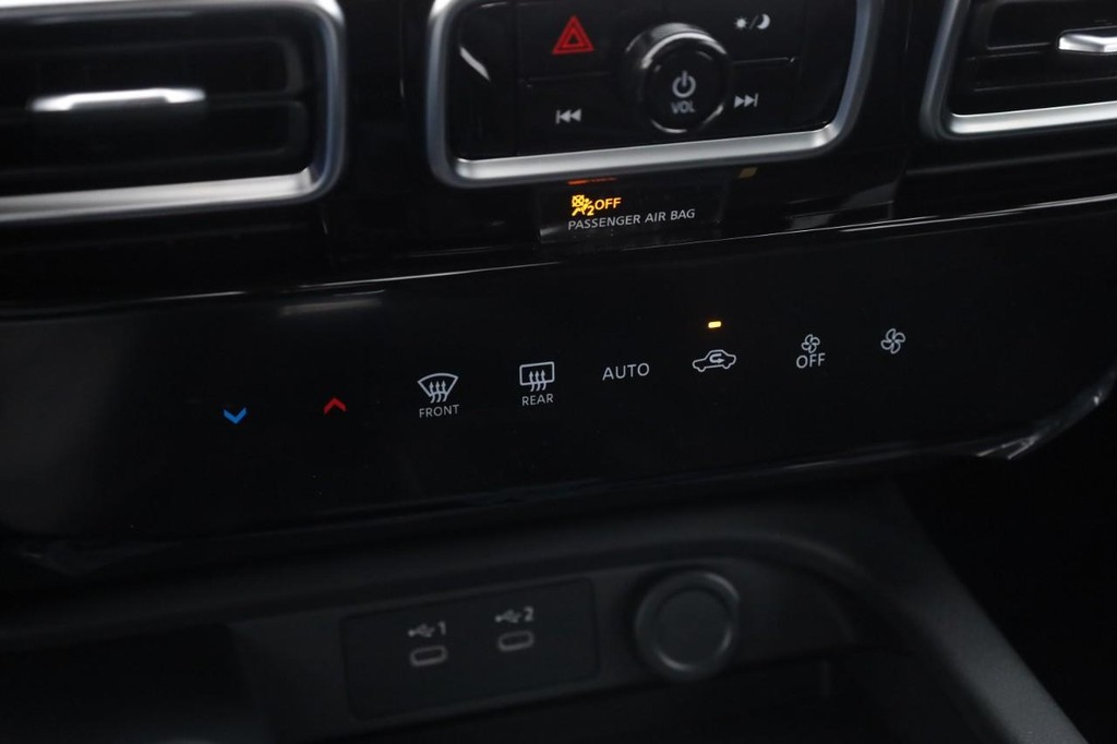 Nissan Sentra Vehicle Image 16