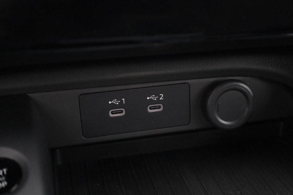 Nissan Sentra Vehicle Image 17