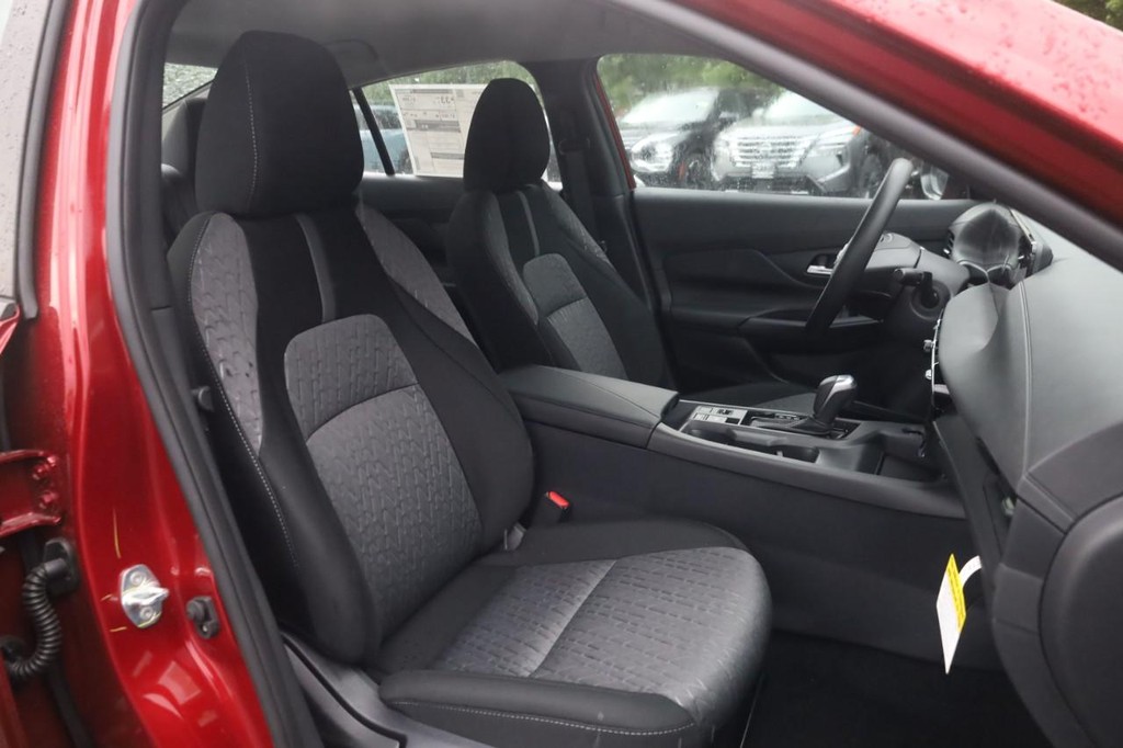 Nissan Sentra Vehicle Image 21