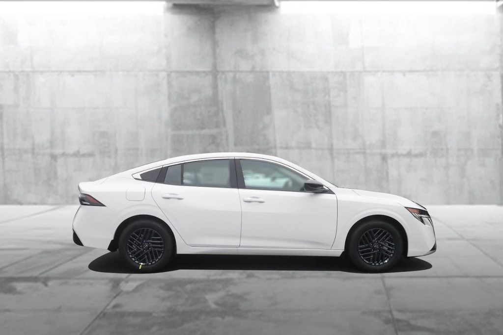 Nissan Sentra Vehicle Image 05