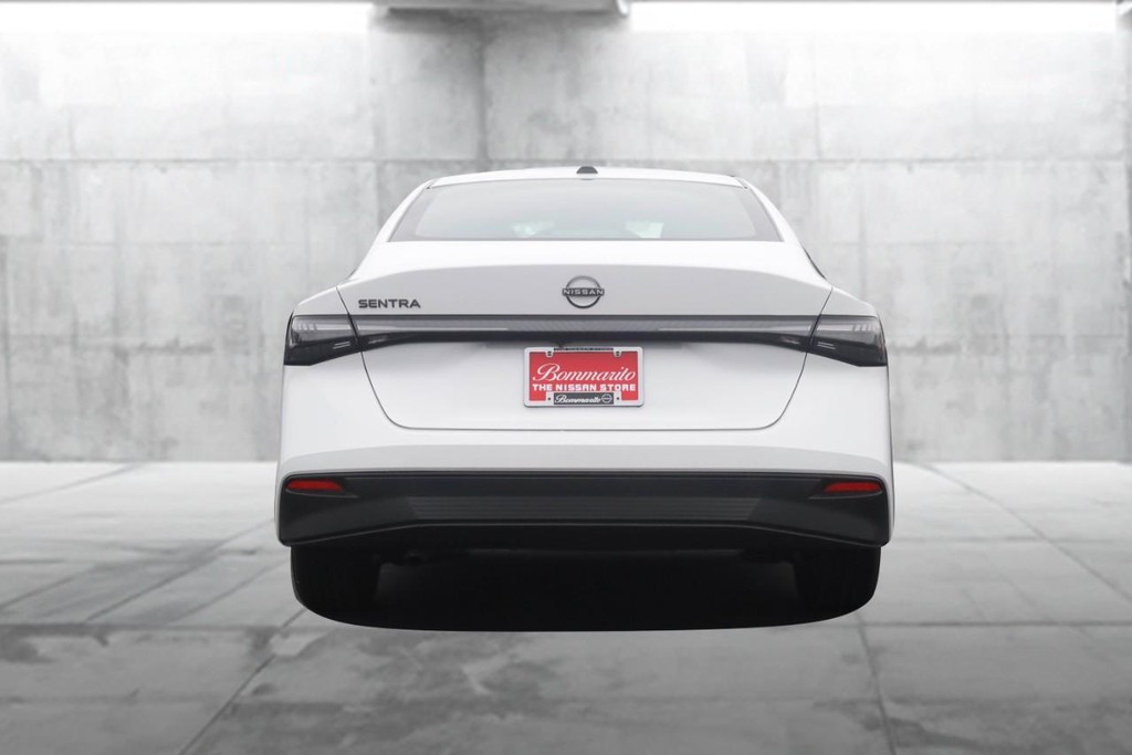 Nissan Sentra Vehicle Image 06