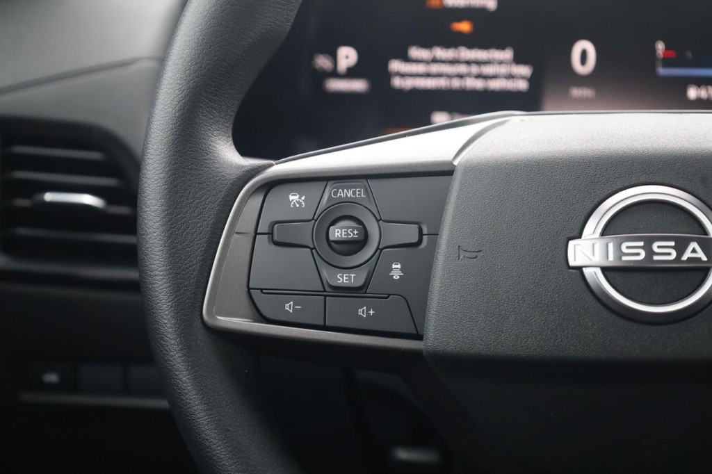 Nissan Sentra Vehicle Image 10