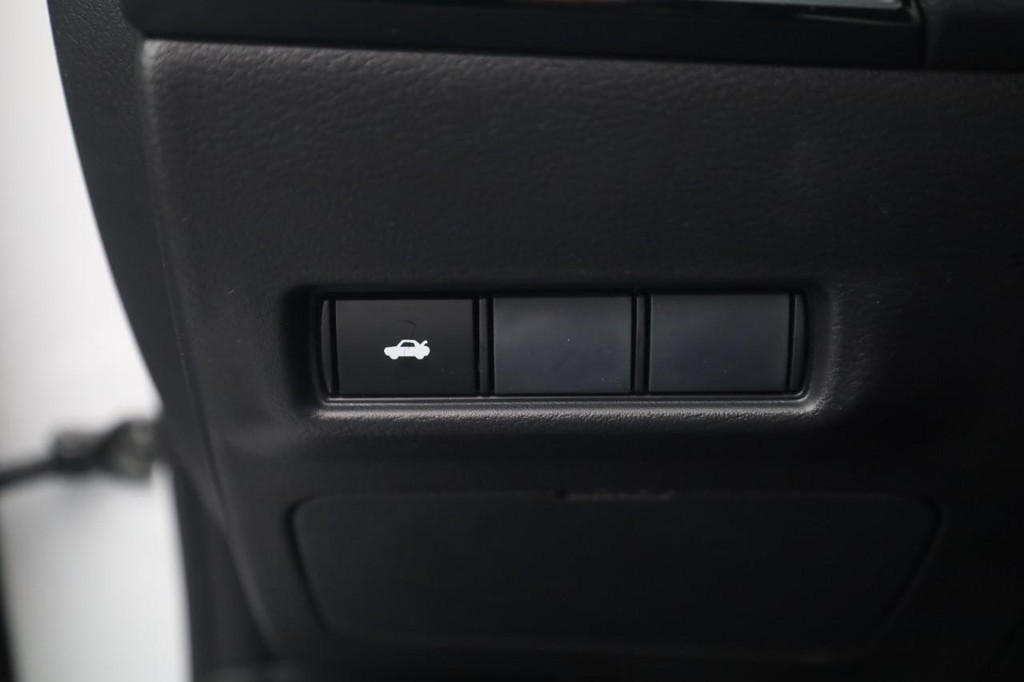 Nissan Sentra Vehicle Image 12
