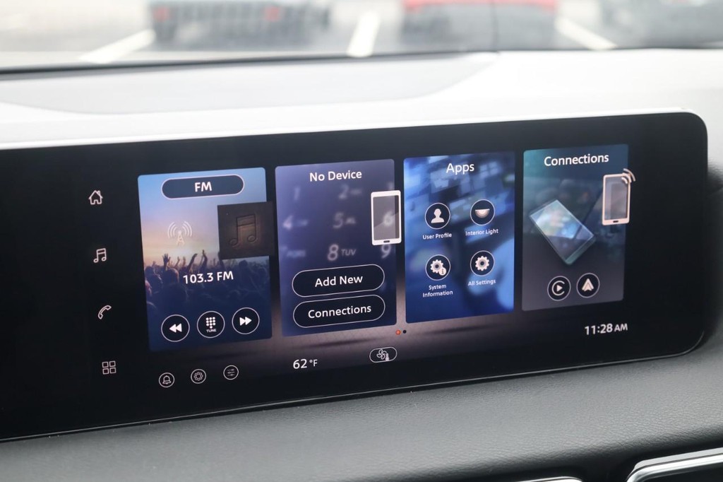 Nissan Sentra Vehicle Image 14