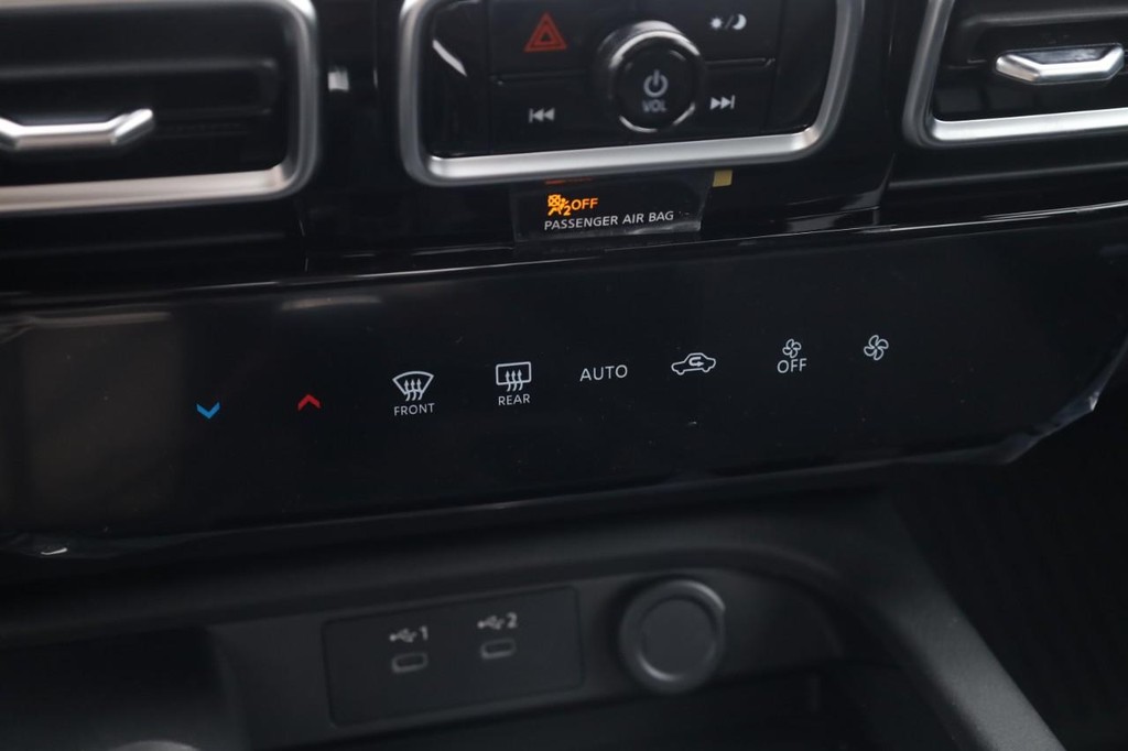 Nissan Sentra Vehicle Image 16
