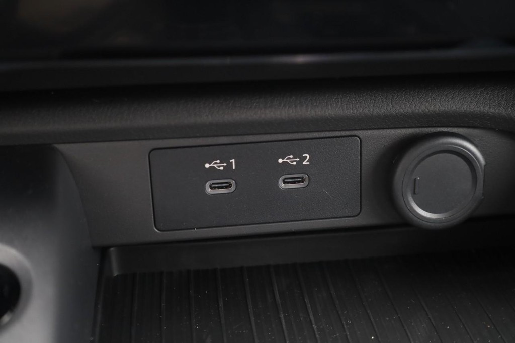 Nissan Sentra Vehicle Image 17