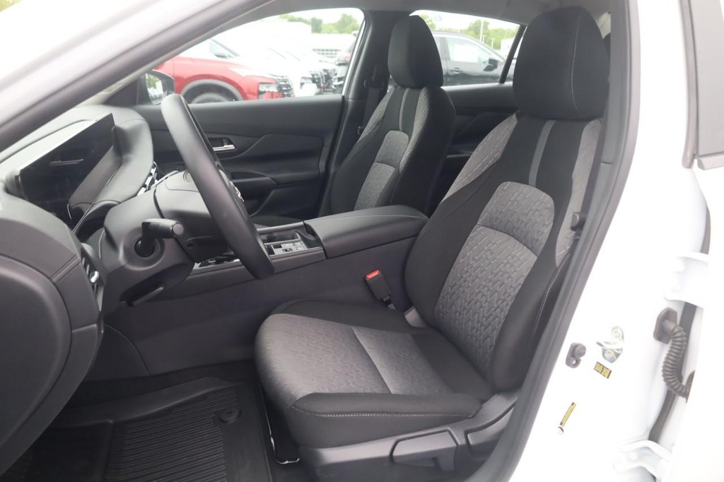 Nissan Sentra Vehicle Image 20