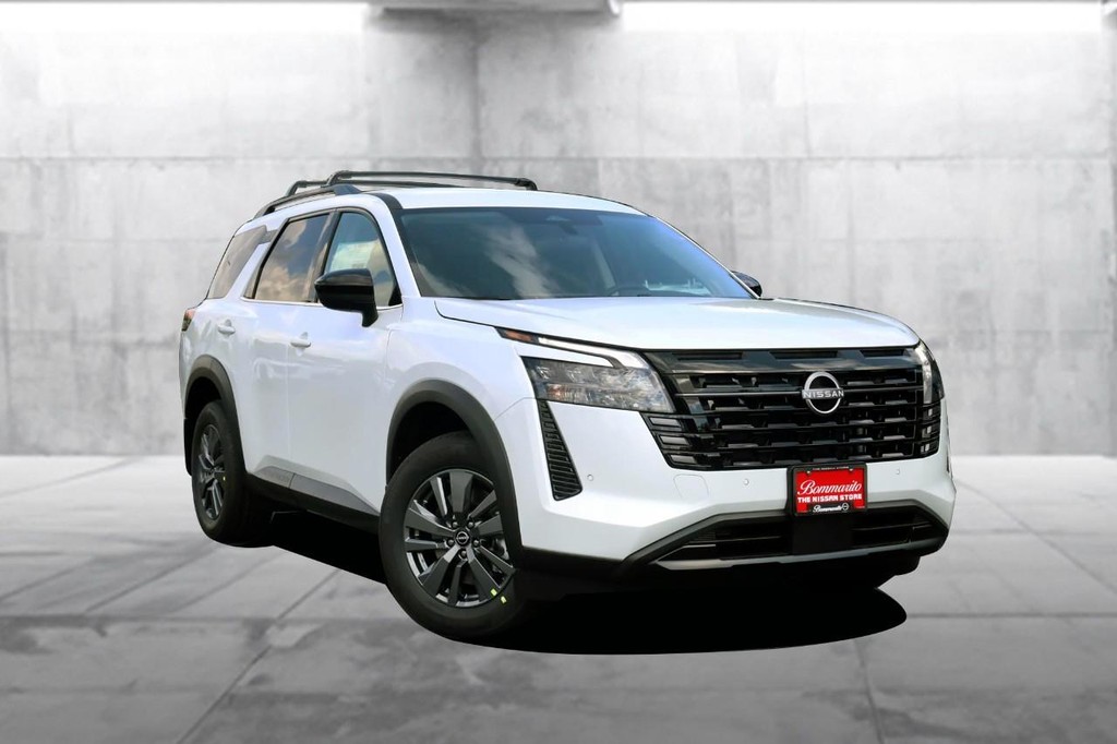Nissan Pathfinder Vehicle Image 02