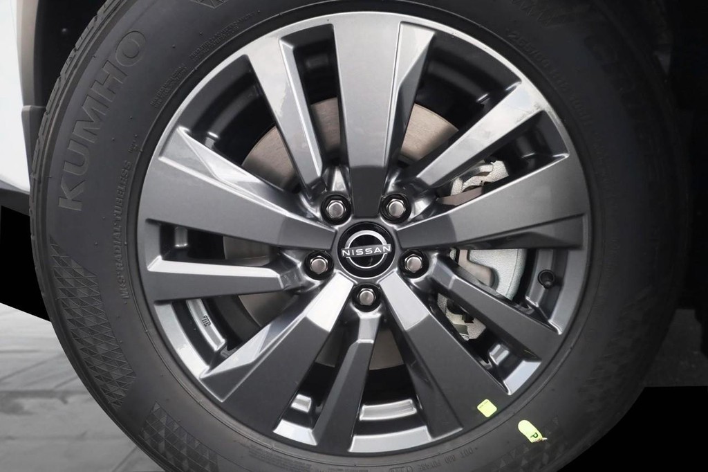 Nissan Pathfinder Vehicle Image 03