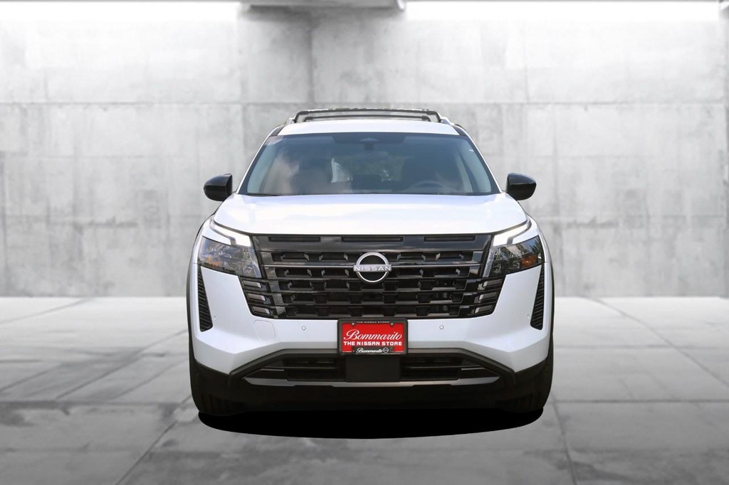 Nissan Pathfinder Vehicle Image 04