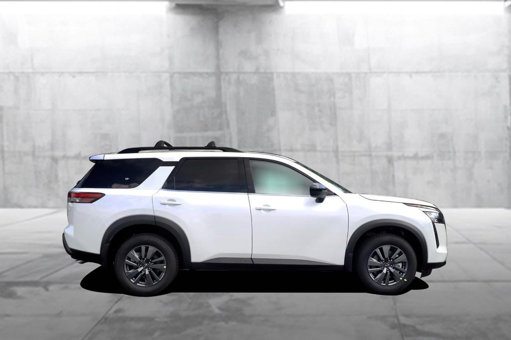 Nissan Pathfinder Vehicle Image 05