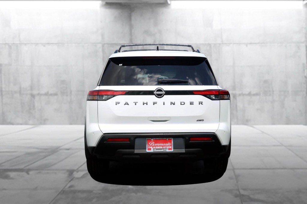 Nissan Pathfinder Vehicle Image 06