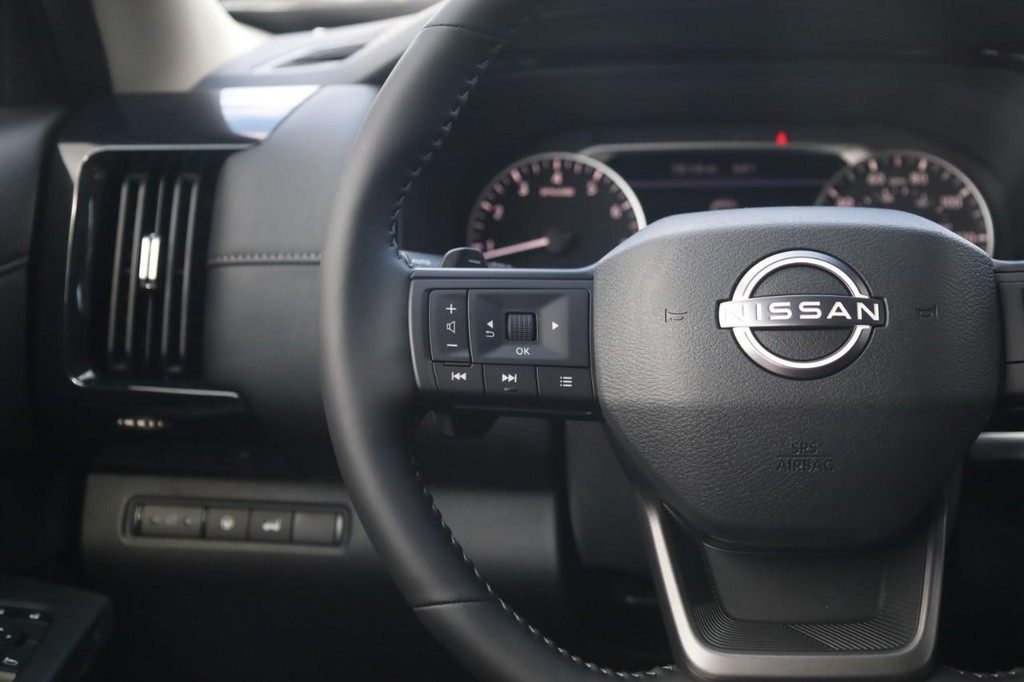 Nissan Pathfinder Vehicle Image 10
