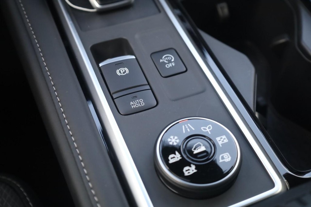 Nissan Pathfinder Vehicle Image 18