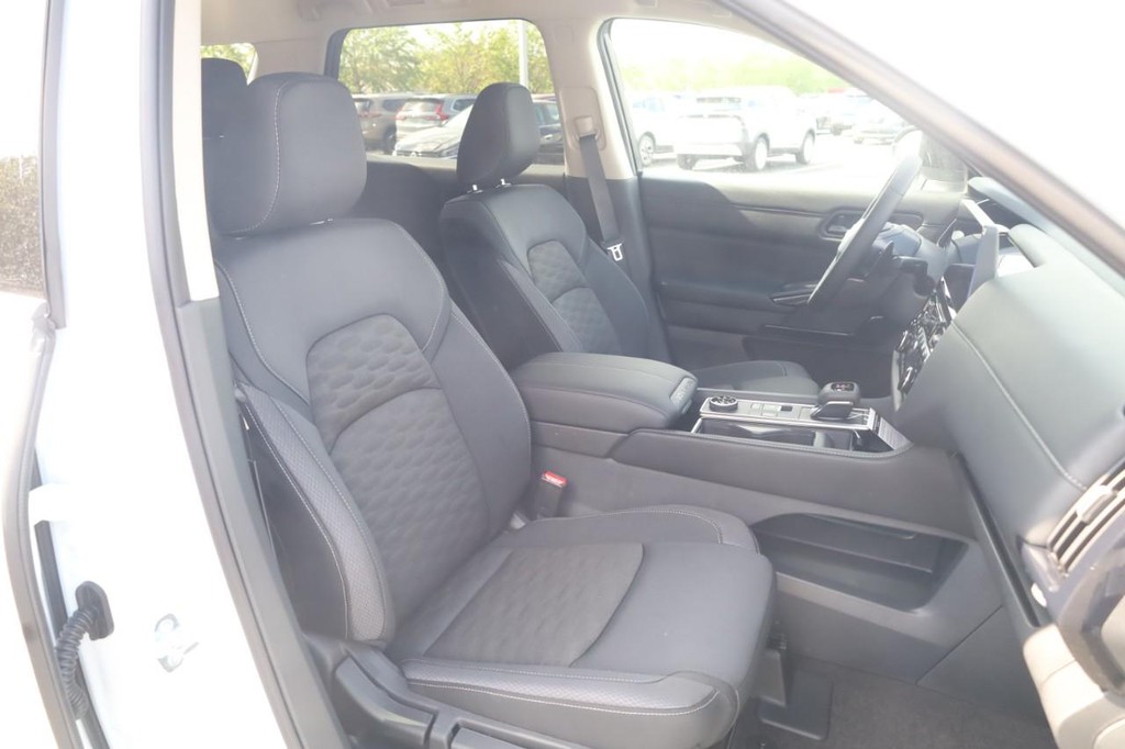 Nissan Pathfinder Vehicle Image 21