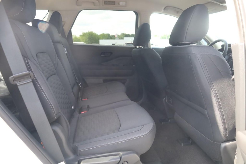 Nissan Pathfinder Vehicle Image 22