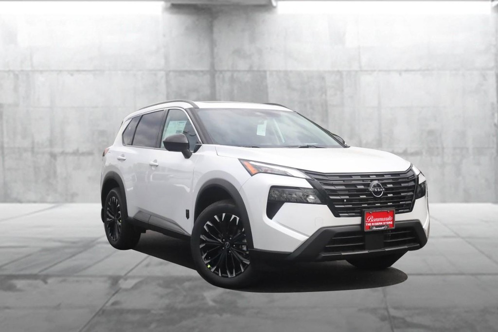 Nissan Rogue Vehicle Image 02