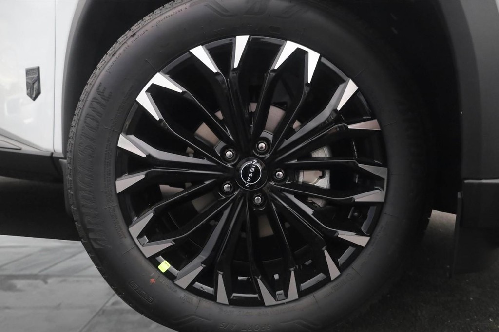 Nissan Rogue Vehicle Image 03