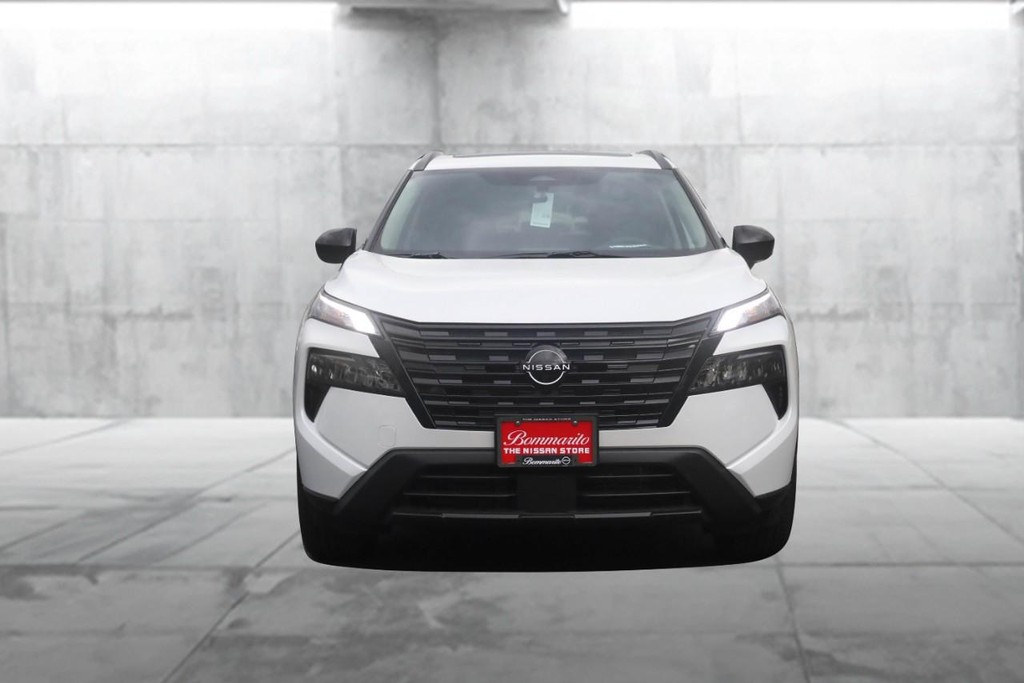 Nissan Rogue Vehicle Image 04