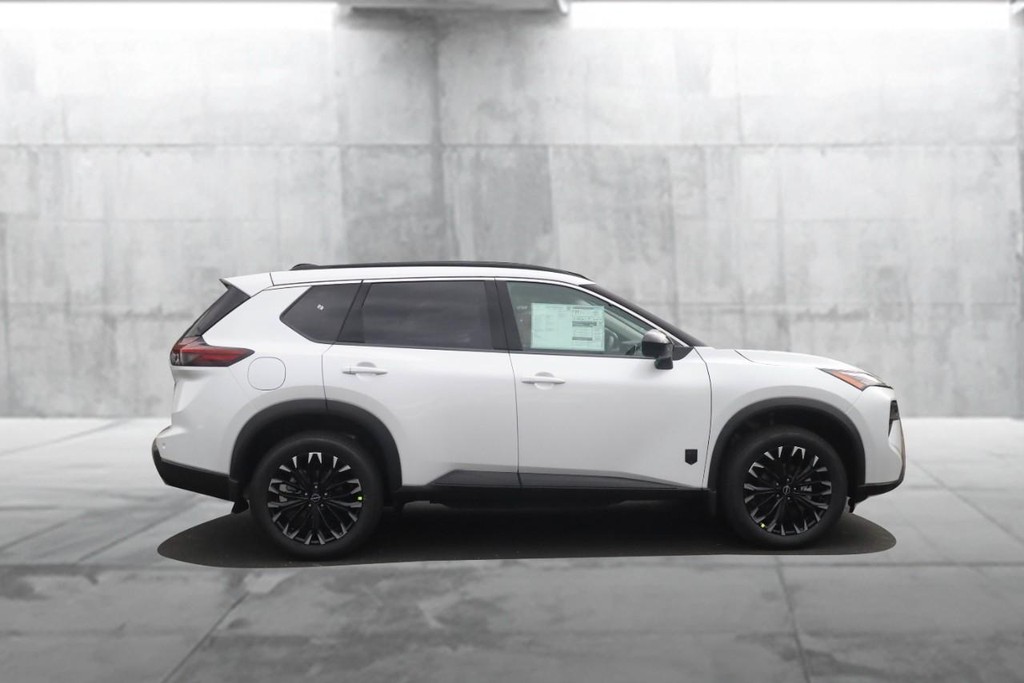 Nissan Rogue Vehicle Image 05