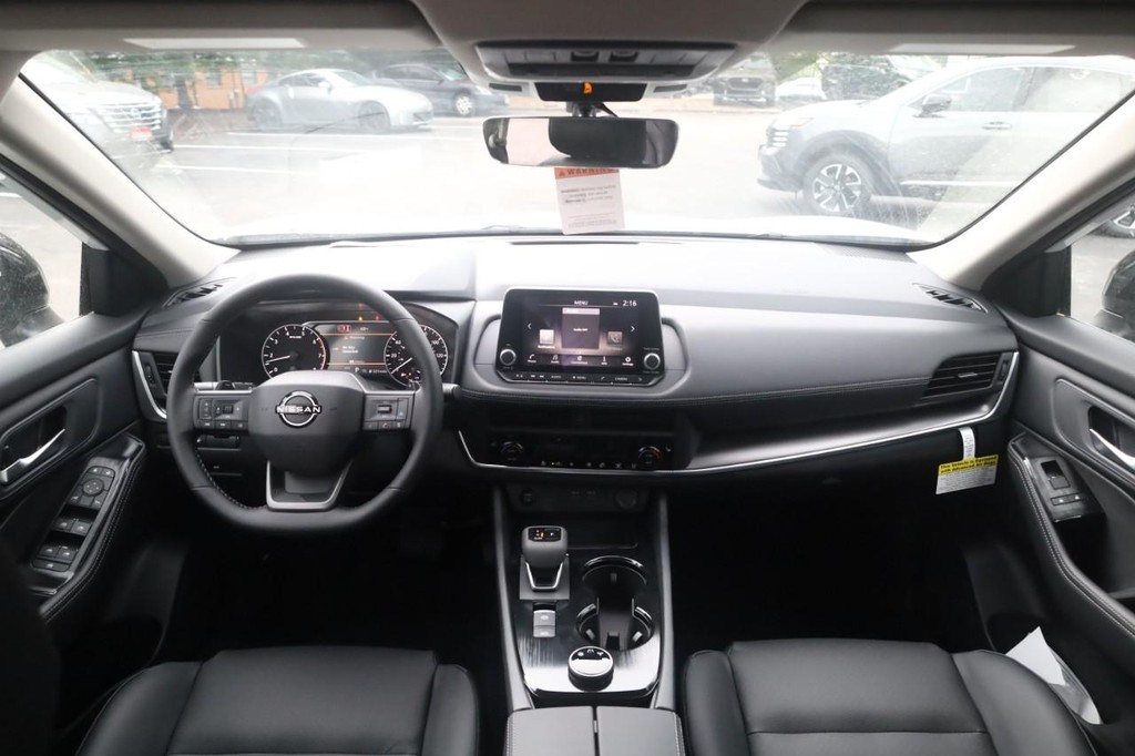 Nissan Rogue Vehicle Image 07