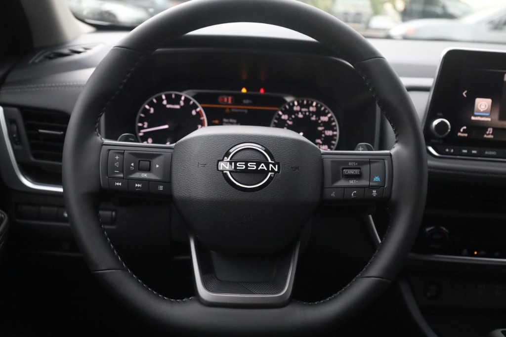 Nissan Rogue Vehicle Image 08
