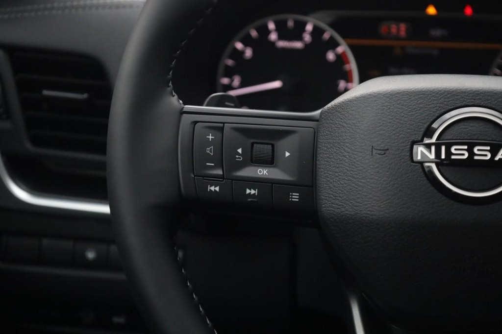 Nissan Rogue Vehicle Image 10