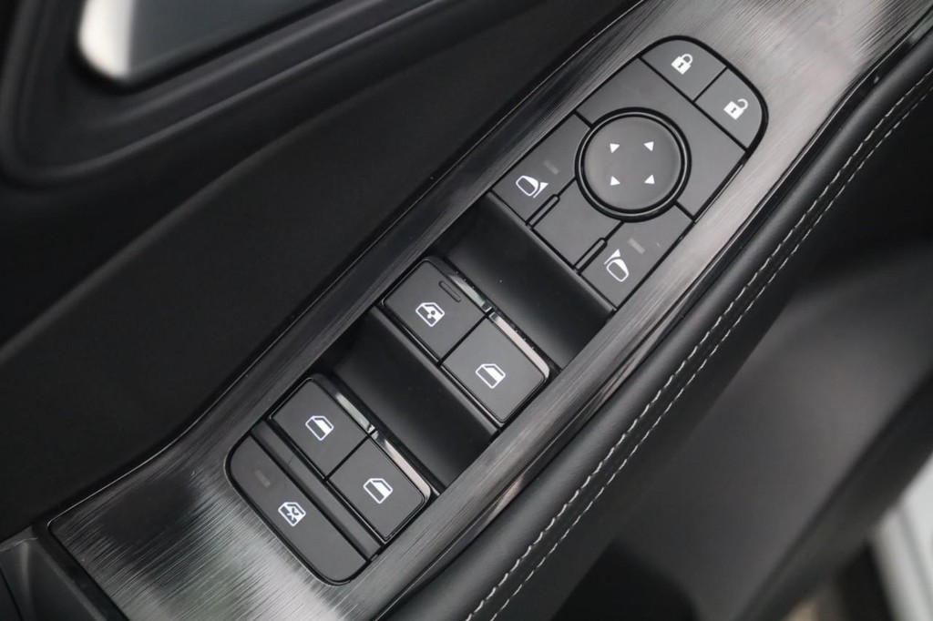Nissan Rogue Vehicle Image 11