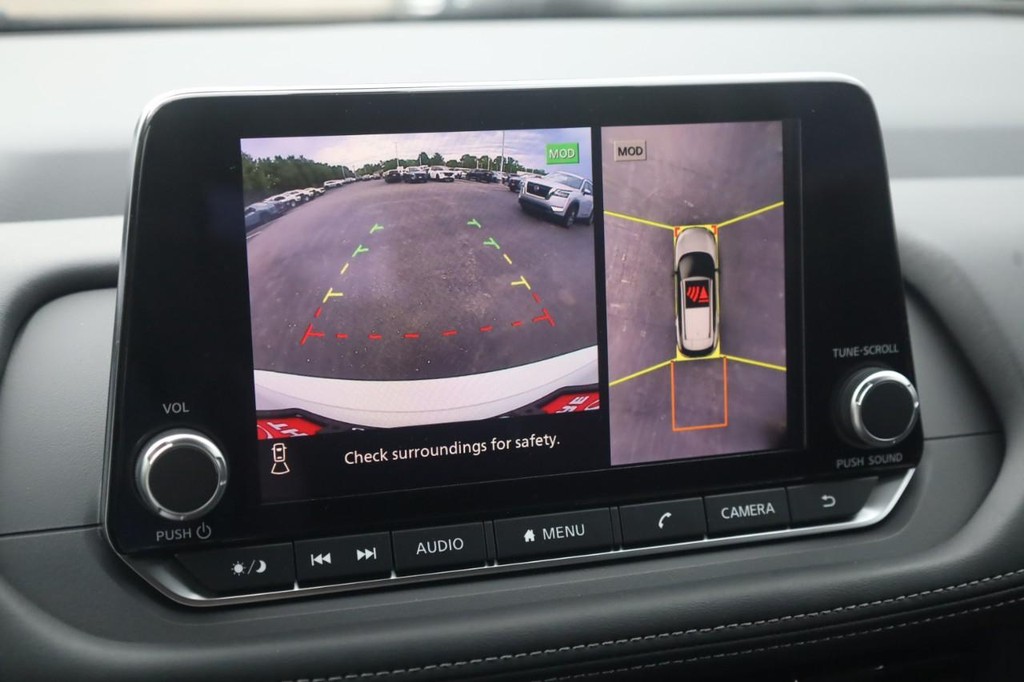Nissan Rogue Vehicle Image 15