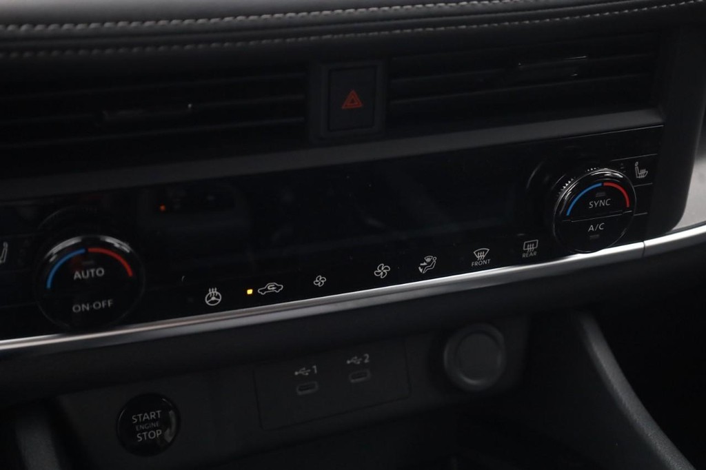 Nissan Rogue Vehicle Image 16