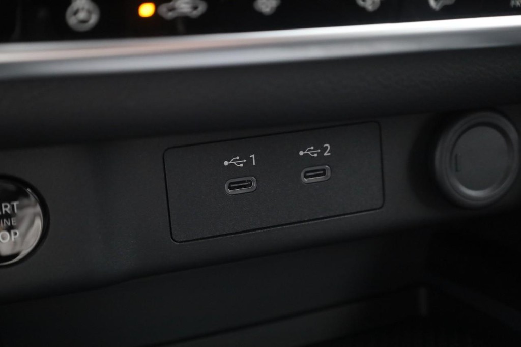 Nissan Rogue Vehicle Image 17