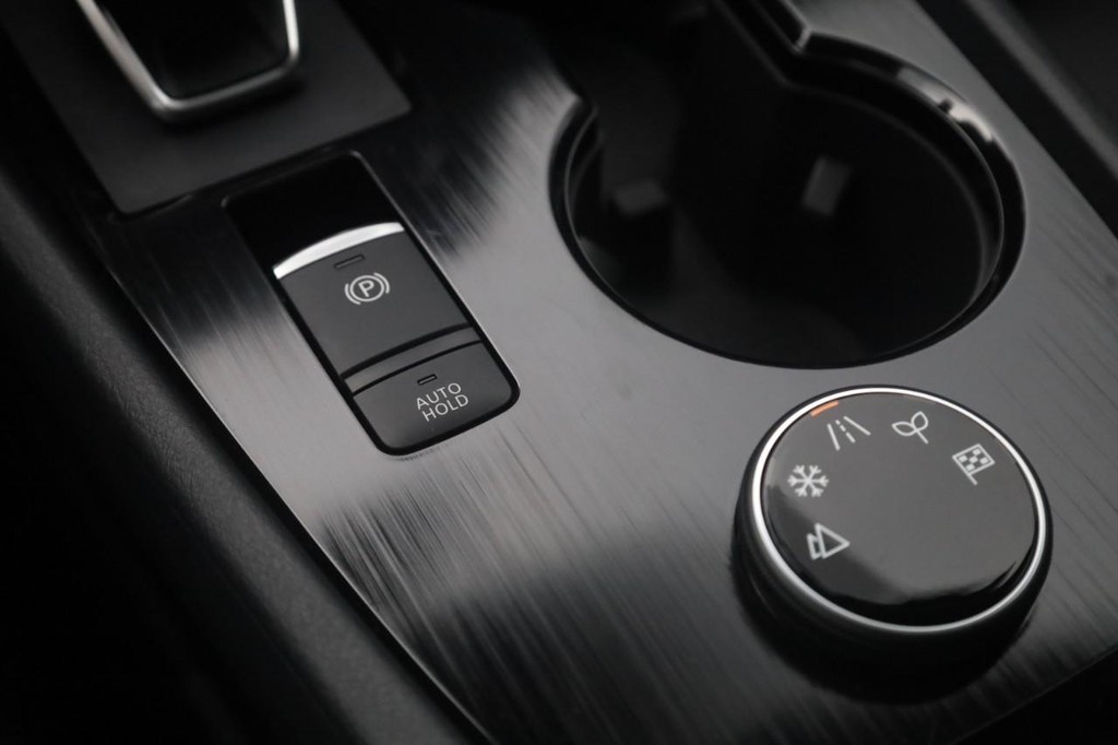 Nissan Rogue Vehicle Image 18