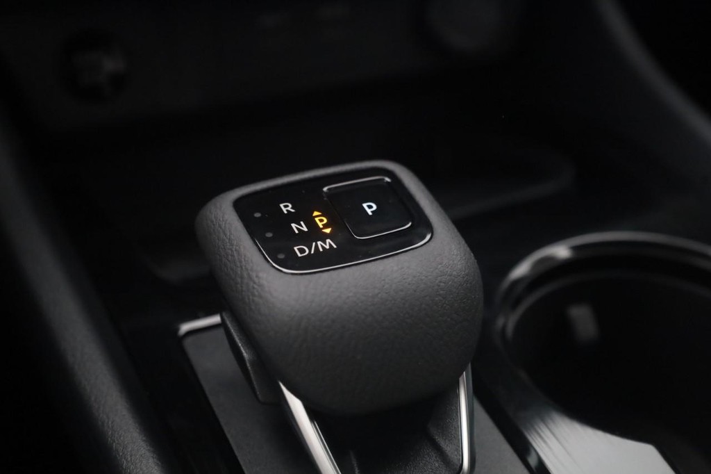 Nissan Rogue Vehicle Image 19