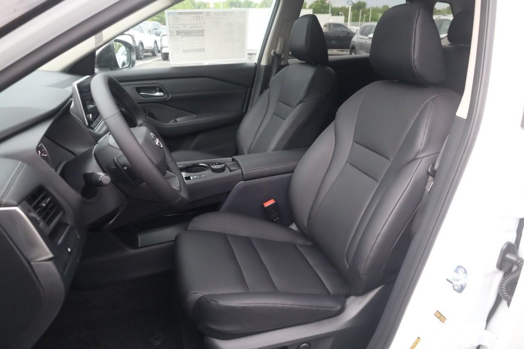 Nissan Rogue Vehicle Image 20