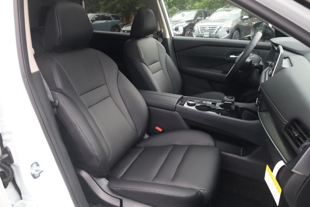 Nissan Rogue Vehicle Image 21