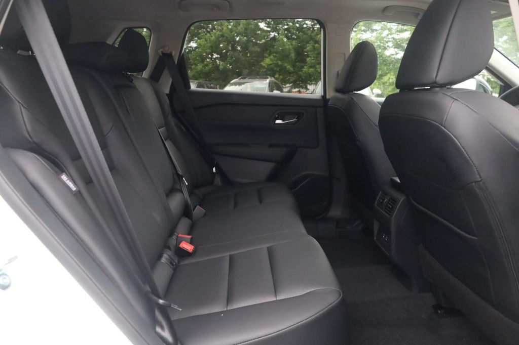 Nissan Rogue Vehicle Image 22