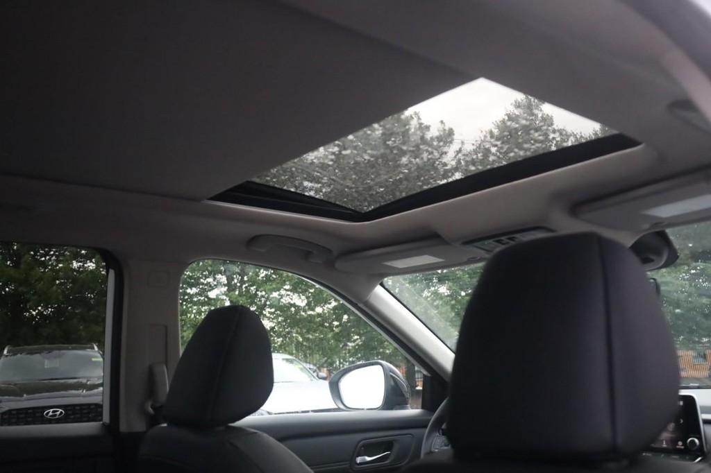 Nissan Rogue Vehicle Image 23