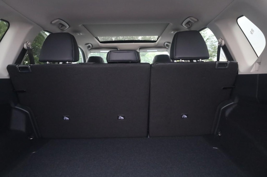 Nissan Rogue Vehicle Image 24