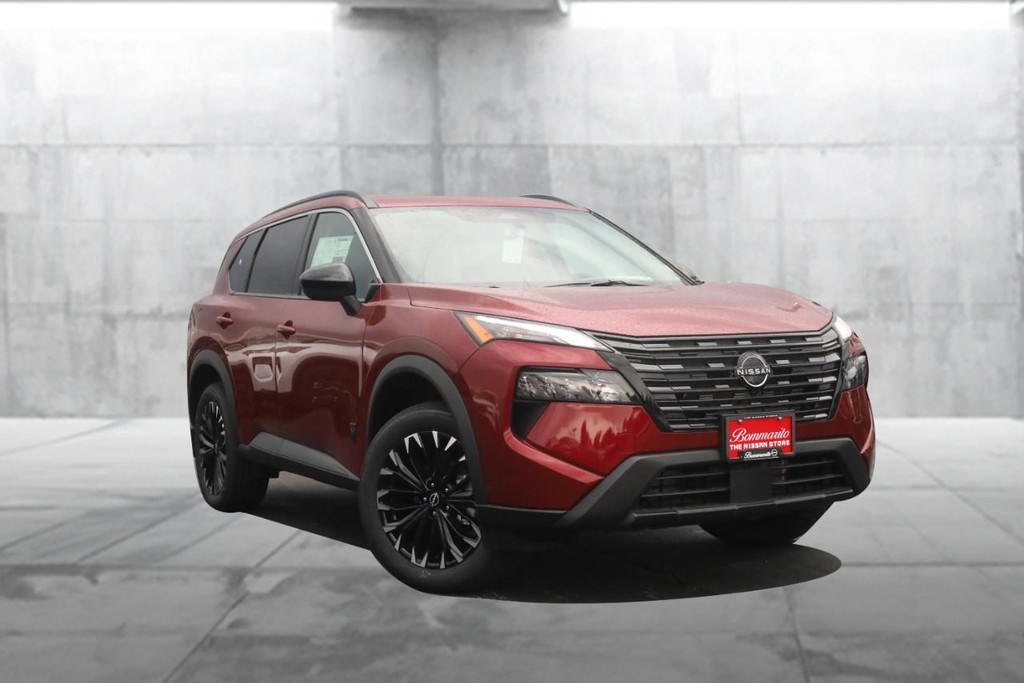 Nissan Rogue Vehicle Image 02