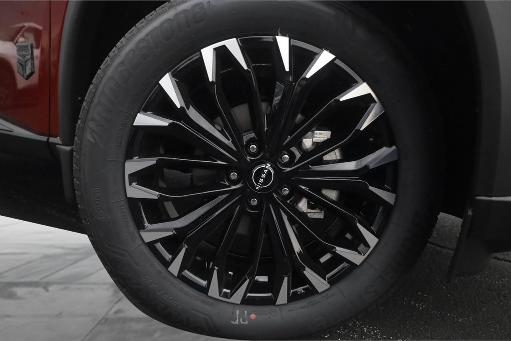 Nissan Rogue Vehicle Image 03