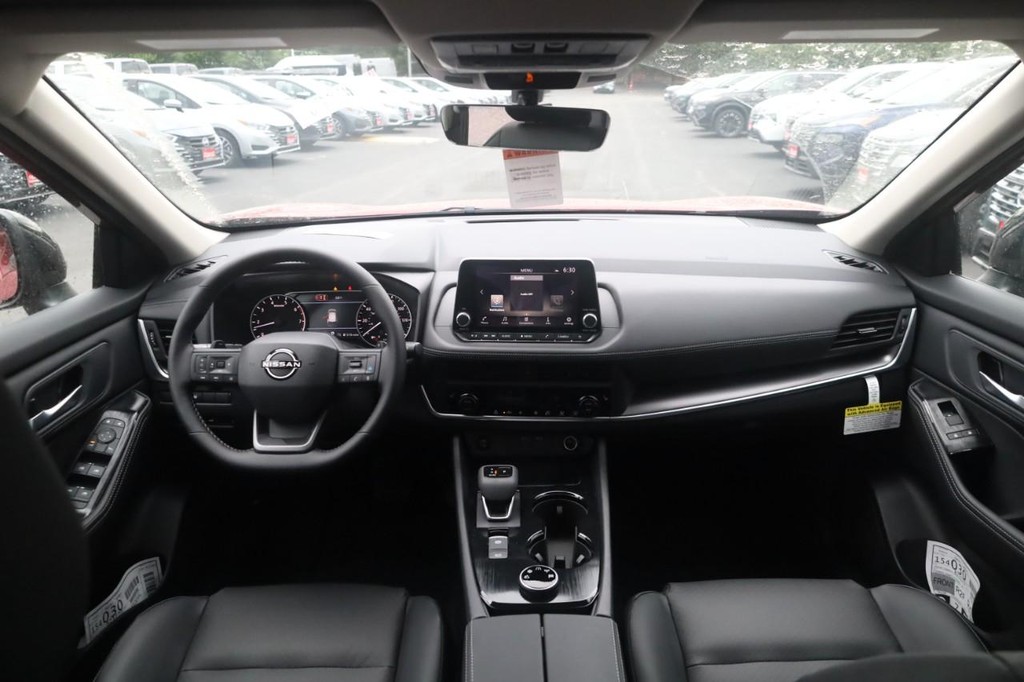 Nissan Rogue Vehicle Image 07