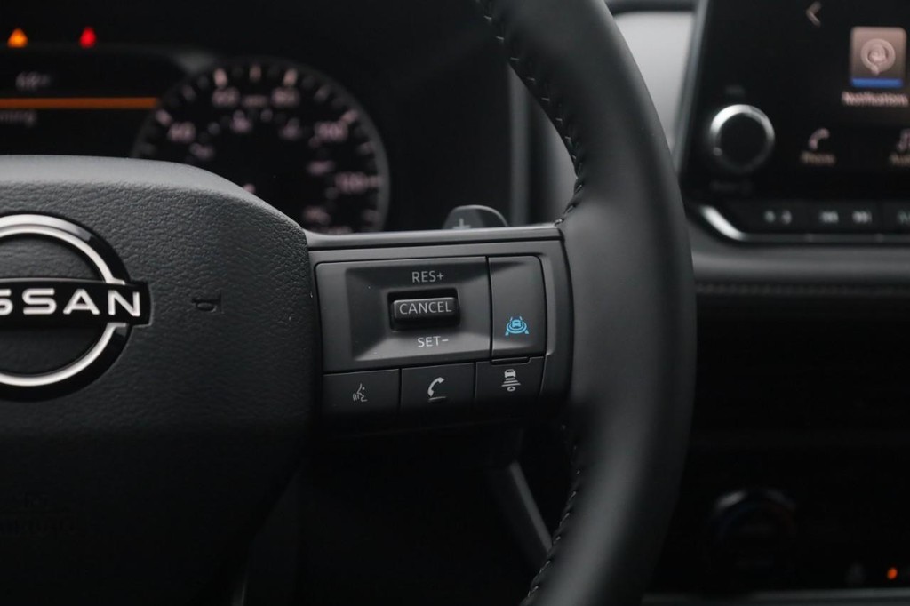 Nissan Rogue Vehicle Image 09