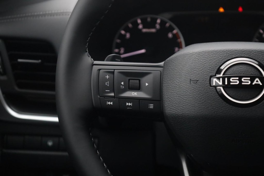 Nissan Rogue Vehicle Image 10